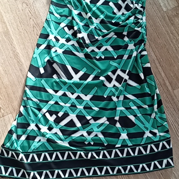 BCBG Maxazria Dress Emerald Color Shirred Ruching Side Asymmetrical Scoop Neck M - Picture 8 of 10